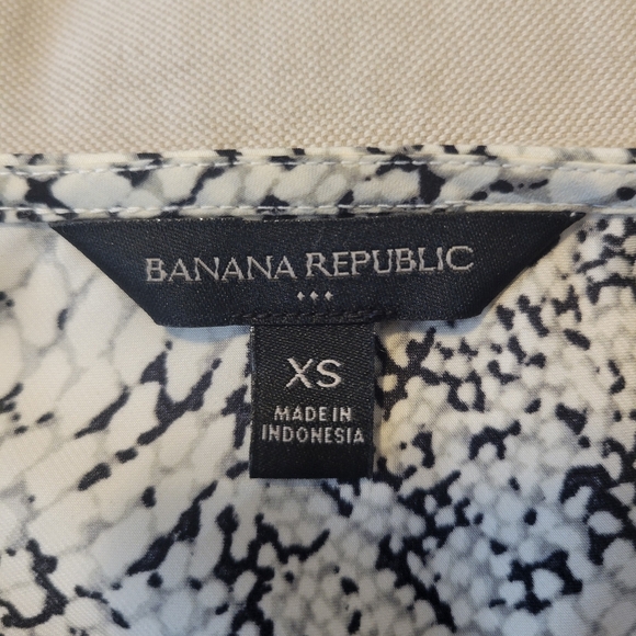 Banana Republic Snake Print  Cowl Neck Camisole Top Size XS - Picture 6 of 7